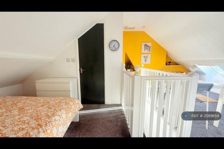 1 bedroom in a house share to rent - Photo 3