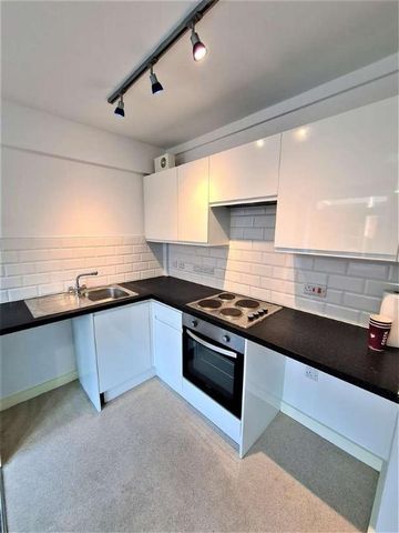 Ambrose Place, Worthing, BN11 - Photo 2