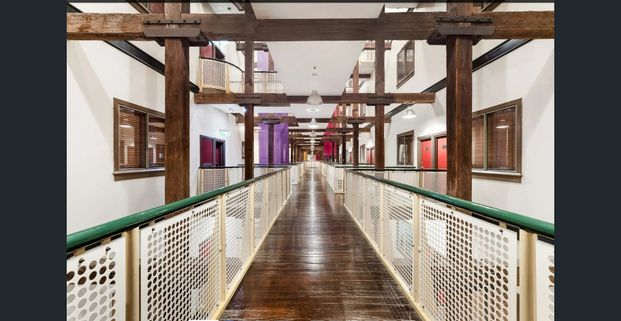 Beautifully Renovated Apartment in the Iconic Goldsbrough Building - Photo 1