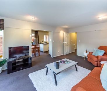 Executive family home in great location! - Photo 6