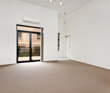 MODERN & CONVENIENTLY LOCATED - Photo 6