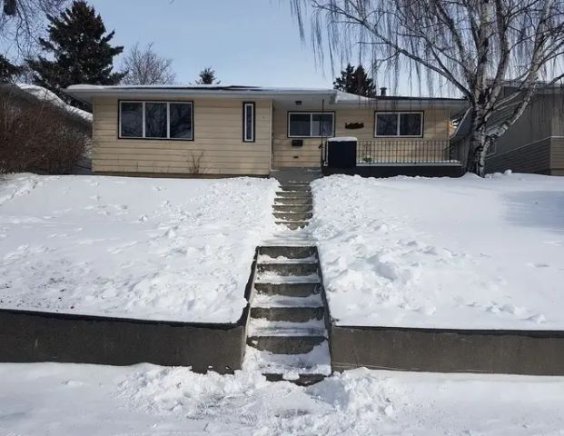 3 bedroom Main floor next to Belfast School. City and Mountain View | Calgary - Photo 1