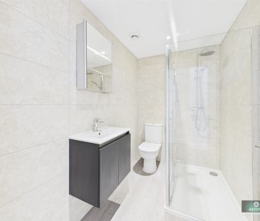 Old Hollow, Worth, Crawley - Photo 4