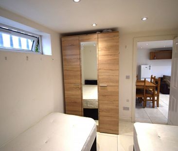 Two bedroom Annex property ideal for student couples- £1800 inclusive - Photo 1