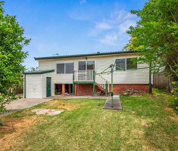 RENOVATED LARGE 4 BEDROOM FAMILY HOME - Photo 3