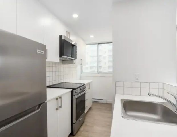 Le 2100 | 2100 Boulevard de Maisonneuve West, Montreal - Photo 1