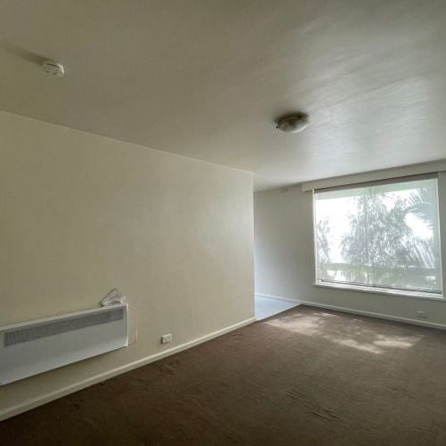 Spacious One-Bedroom Apartment with Moonee Ponds Views - Photo 1