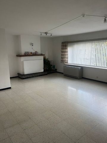 Te huur: ruim 2-slaapkamer appartement (115m²) met garage in rustige omgeving in Sint-Amandsberg - Photo 2