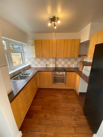 3 Bed - 30 Somerdale Grove, Leeds - LS13 4SE - Student - Photo 3