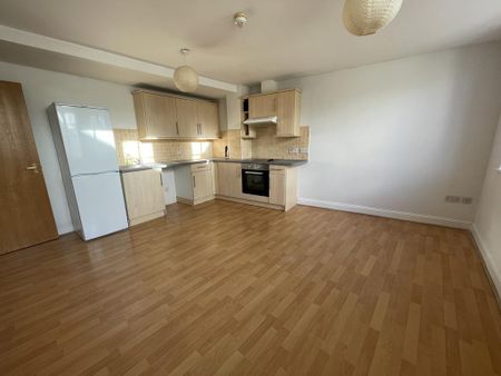 3 bedroom flat to rent - Photo 5