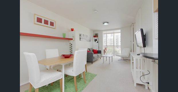 Modern, Furnished Apartment in a Prime Inner-City Location - Photo 1