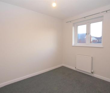 2 bedroom mews to rent - Photo 3