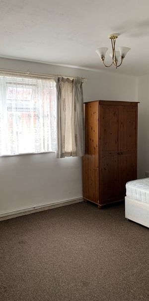 Room in a Shared Flat, Radbourne Crescent, E17 - Photo 2