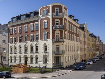 Sehr schön sanierte 2-Zimmerwohnung im Altbau mit Fußbodenheizung, Parkett und Balkon ! - Foto 4