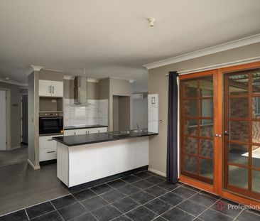 FOUR BEDROOM FAMILY HOME WITH SOLAR POWER AND LARGE YARD - Photo 2