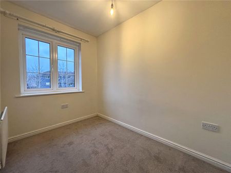Longmoor Court, Fleet, Hampshire, GU51 - Photo 2