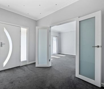 Stylish Family Living in the Heart of Kennington - Photo 1