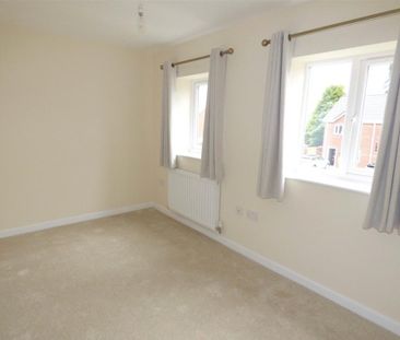 2 bedroom mews to rent - Photo 6