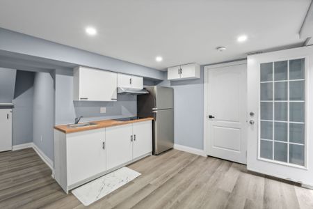 For Lease - 1527 Chiddingstone Circle Unit# (Unit B), Mississauga, Ontario - Photo 2