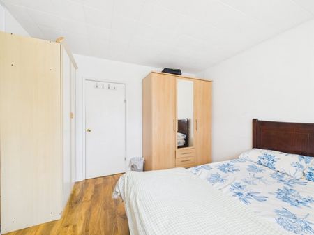 Arnold Road, Staines-upon-Thames, Surrey,TW18 - Photo 5