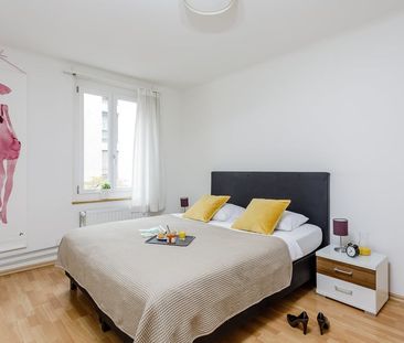 Charming 3.5-room apartment with balcony in Basel's Gellert district - Photo 3