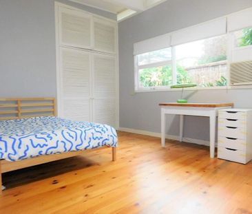 Leafy Burnside Living - Photo 4