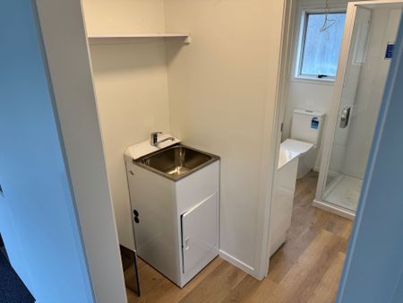 Fully Renovated Apartment - Photo 2