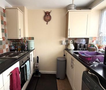 2 bedroom semi-detached house to rent - Photo 3