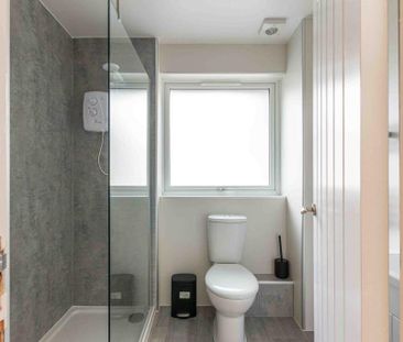 10 bedroom flat share to rent - Photo 4