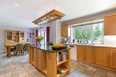 An exceptional four bedroom detached family home in one of Harpenden's most prestigious roads - Photo 5