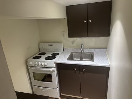 For Lease - 44 44 HILLSIDE Avenue Unit# Basement, Toronto, Ontario - Photo 2