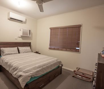 COZY CLAM COURT - Modern 3x1 + Pool + Ample Parking - Photo 3