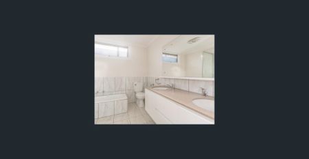 Stylish Family Living in a Premium Doncaster Location - Photo 3