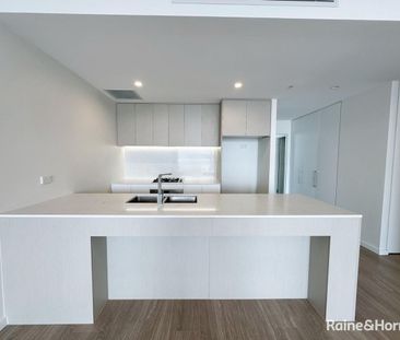 Two Bedroom Top Floor Apartment in Convenient Location!! - Photo 4