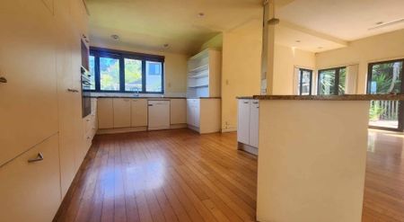 Spacious 5-Bedroom Family Home in the Heart of Hillsborough! - Photo 2