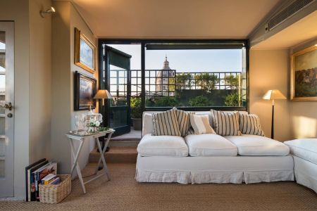 Lovely last floor suite with panoramic views - Photo 3