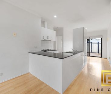 For Lease - Beautiful 2-Bedroom Family Home near Werribee Station! - Photo 4