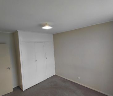1 Bedroom flat - quiet complex. - Photo 1