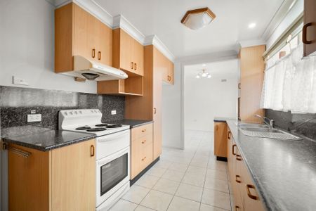 Charming Family Home - Photo 4