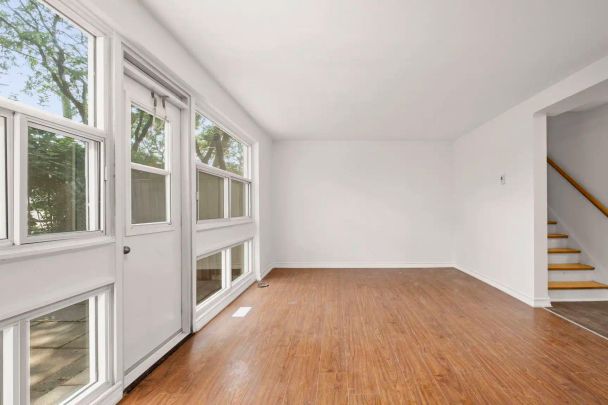Torbolton Townhouse — 3 Bedroom 2 Bathroom Townhouse - Photo 1