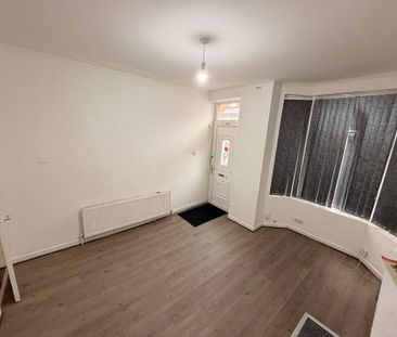 4 bedroom terraced house to rent - Photo 3