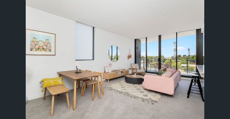 Low maintenance luxury in Claremont - Photo 3