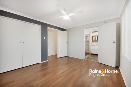 Large Family Home! - Photo 3