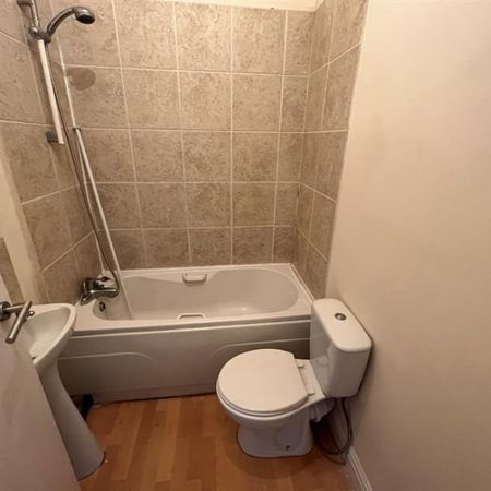 1 Bedroom Apartment To Let - Photo 4