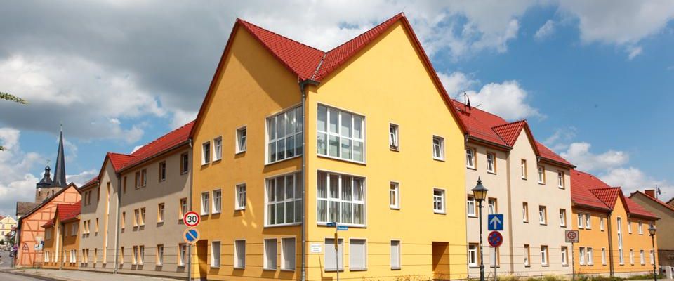 Große, lichtdurchflutete und barrierearme 2-Raum-Whg mitten im Zentrum Burgs. - Foto 1