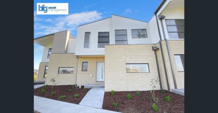 Modern 3-Bedroom Townhouse – Perfect Family Living! - Photo 3