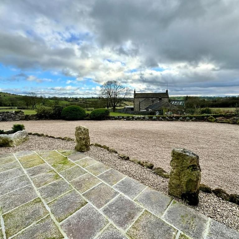 2 bedroom detached bungalow to rent - Photo 1
