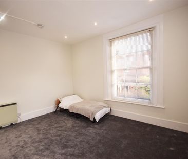 Sheen Road, RichmondProperty for lettings - Chasebuchanan - Photo 3