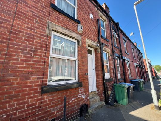 2 bedroom terraced house to rent - Photo 1