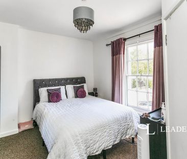3 bedroom apartment to rent High Street, Deanshanger, MK19 6HR - Photo 2